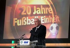 Goldener Fußball für Dr. Hans-Georg Moldenhauer.