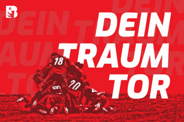 Mehrere Fußballspieler in roten Trikots jubeln gemeinsam auf dem Spielfeld. Im oberen Bereich des Bildes steht in großen weißen Buchstaben 'DEIN TRAUMTOR'. In der linken oberen Ecke befindet sich ein Logo des BFV. Foto: BFV